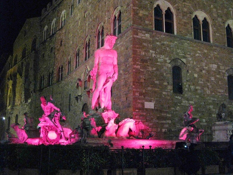 Ponte Vecchio illuminato di rosa. Al via la campagna mondiale Breast Cancer Campaign