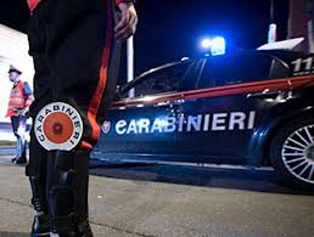 Guidava senza patente da 27 anni: 72enne fermato e denunciato dai Carabinieri. L’auto era senza assicurazione