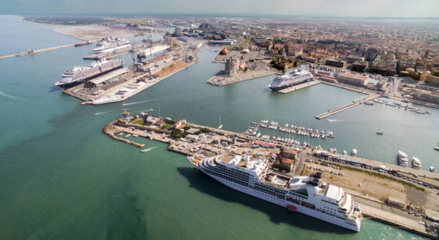 Livorno, boato in porto: esploso un generatore a bordo di una nave