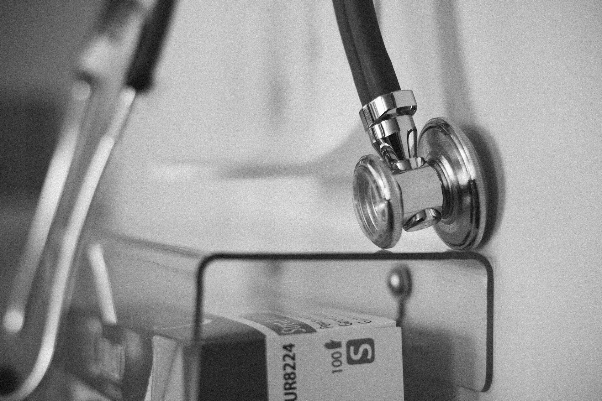 Medici aggrediti, Fsp Polizia: “Servono posti fissi e agenti negli ospedali nelle 24 ore, ma gli uomini in servizio non bastano”
