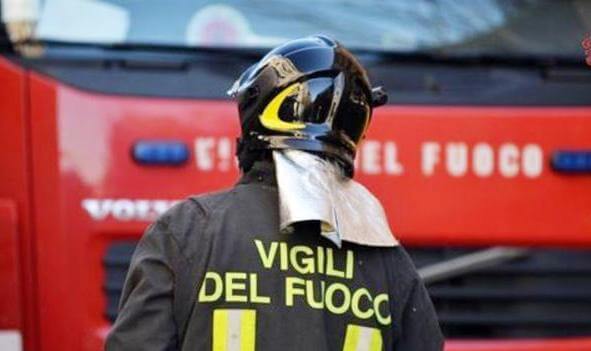Incendio in un ufficio in Corso Italia a Pisa, evacuato un palazzo