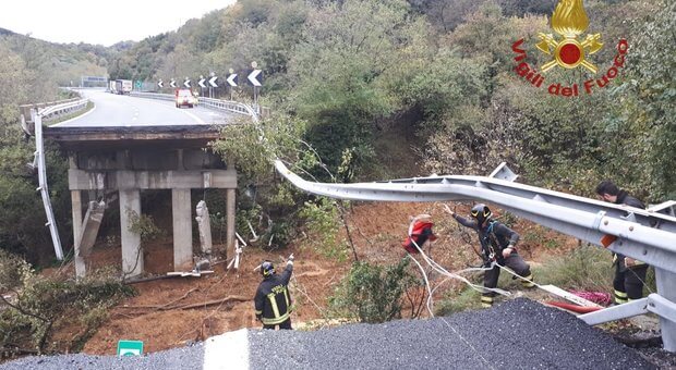 Viadotto crollato sulla Savona Torino, vigili del fuoco dalla Toscana in soccorso