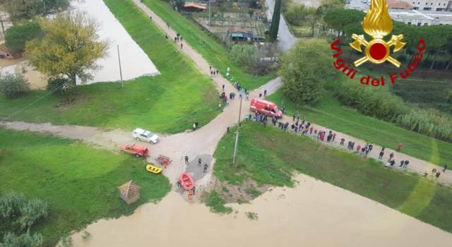 Arno in piena, in arrivo vigili del fuoco da tutta la Toscana