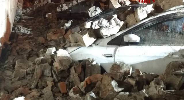Crolla un muro a Pontassieve, travolte 8 auto