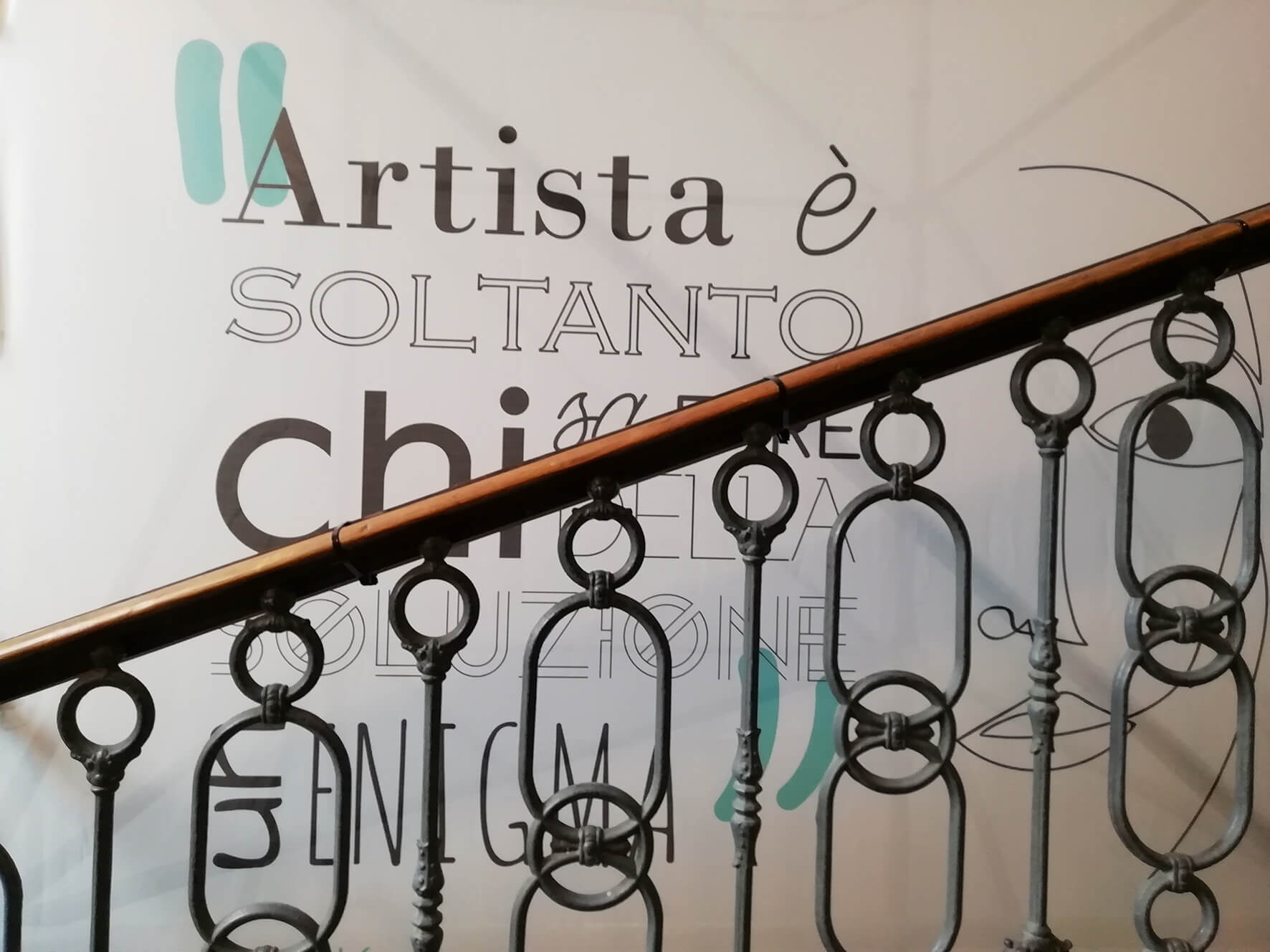 Un pannello artistico decora le scale del Liceo Artistico di Porta Romana
