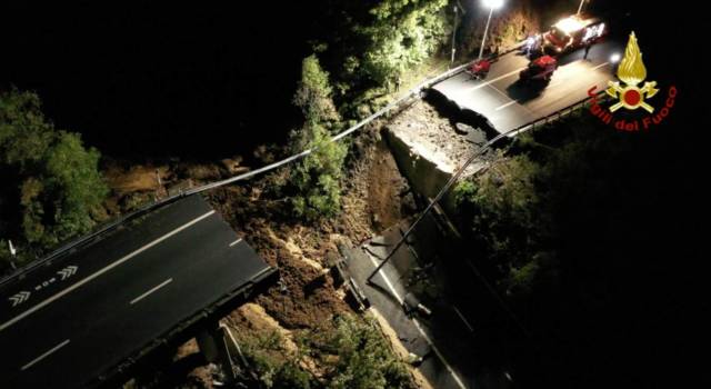 Viadotto crollato, proseguono le operazioni di soccorso: i video