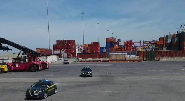 Porto di Livorno: manutentore di container nasconde 150mila euro al Fisco