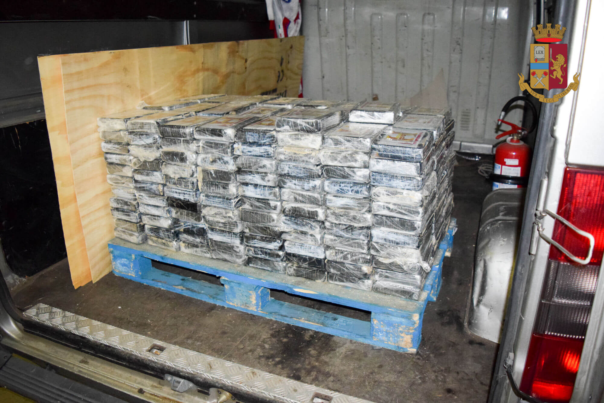 La droga viaggia in nave, sequestrati 300 kg di cocaina nel porto di Livorno