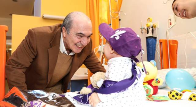 Il grande cuore Viola: Commisso e la Fiorentina regalano doni e sorrisi ai bimbi ricoverati al Meyer