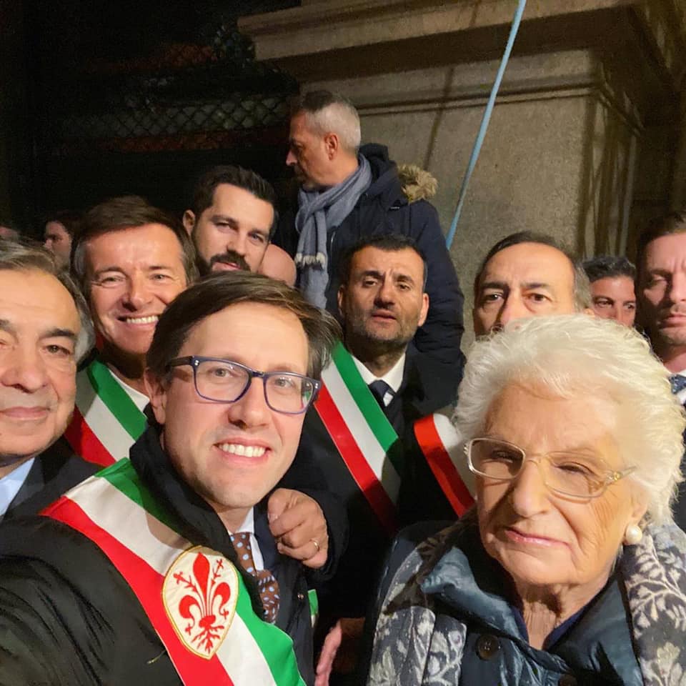 “La sua scorta siamo noi”, anche il sindaco di Firenze alla marcia per Liliana Segre