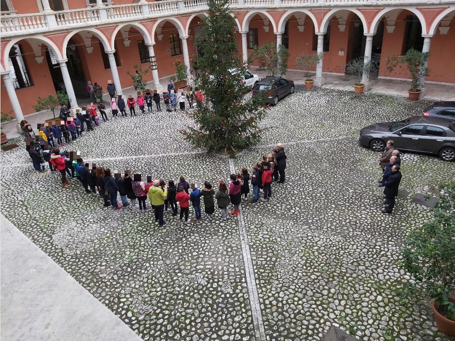 È dedicato ai piccoli ospiti dell’Ospedale del cuore di Massa l’albero di Natale a Palazzo Ducale