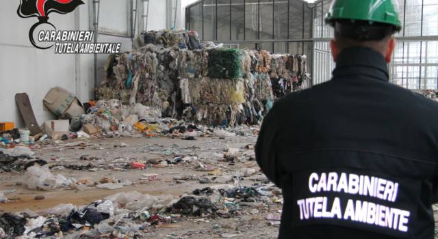 Traffico illecito di rifiuti plastici verso la Cina, 38 denunciati: perquisizioni e sequestri in tutta Italia
