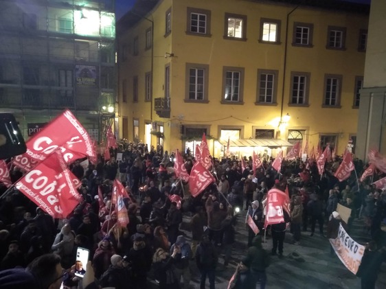 Multe da 4mila euro agli operai sfruttati, in tanti a Prato per la solidarietà