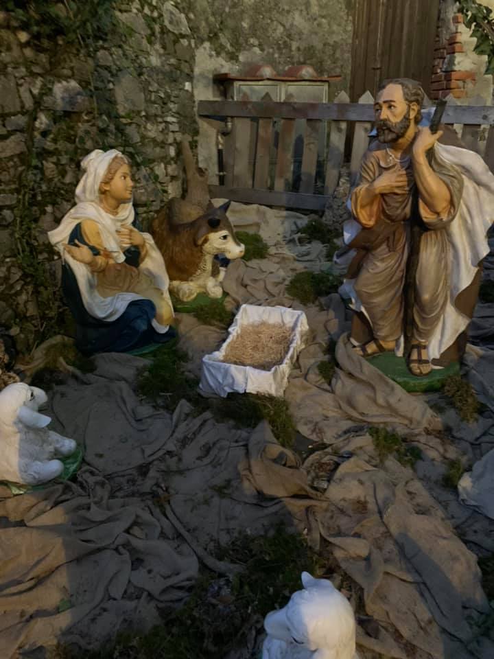 Rubato il Bambin Gesù dal presepe, la denuncia del Parroco su FB