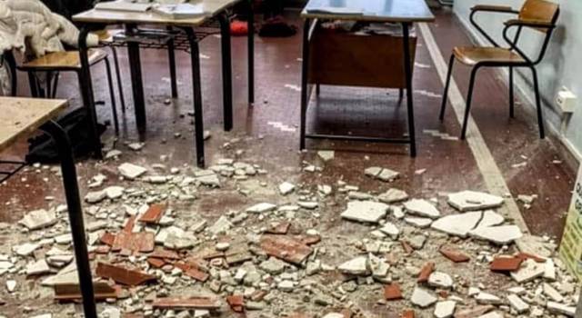 Paura a Carrara, crolla l&#8217;intonaco in un&#8217;aula del Liceo pedagogico