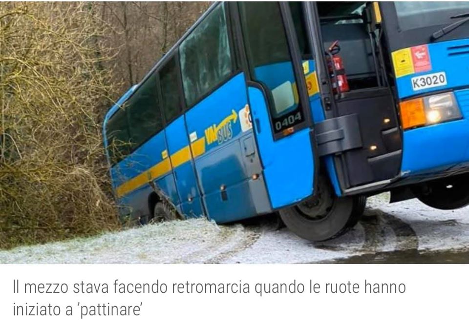 Scuolabus sospeso nel vuoto a Camporgiano (LU), Bianchi (M5S): “Tragedia sfiorata”