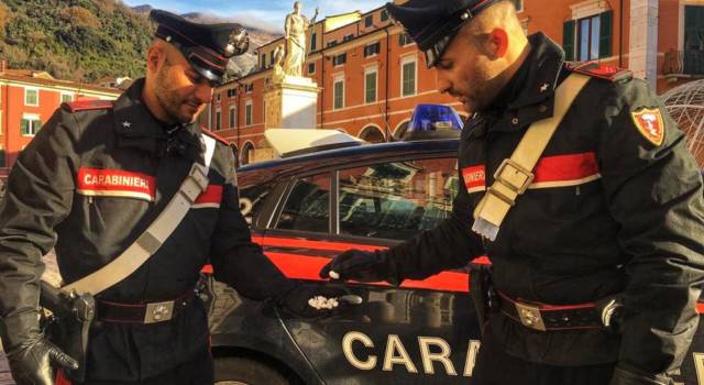 Spacciatori di eroina nel mirino dei Carabinieri a Carrara: arrestata anche una donna incinta di 8 mesi