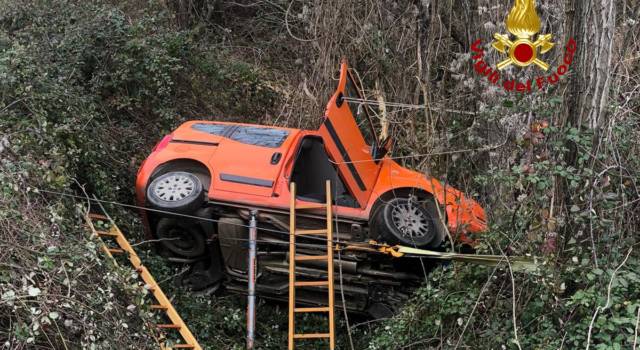 Fuori strada con l&#8217;auto, paura a Cetona