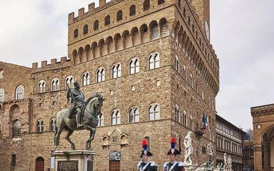 Controlli dei Carabinieri a Firenze