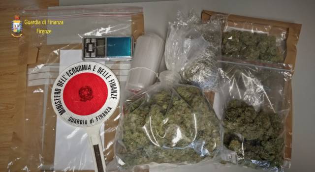 Mezzo chilo di marijuana e 8mila euro sotto sequestro: arrestati due 20enni