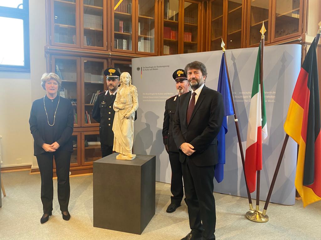 Germania-Italia, Franceschini restituisce a famiglia ebrea tedesca statua della Robbia sottratta dai nazisti