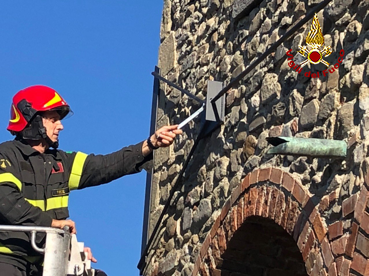 Terremoto in Mugello, i pompieri consolidano Palazzo dei Vicari a Scarperia