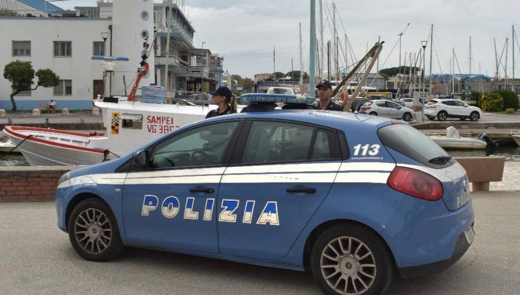 Droga nascosta nel muro, indagini della polizia