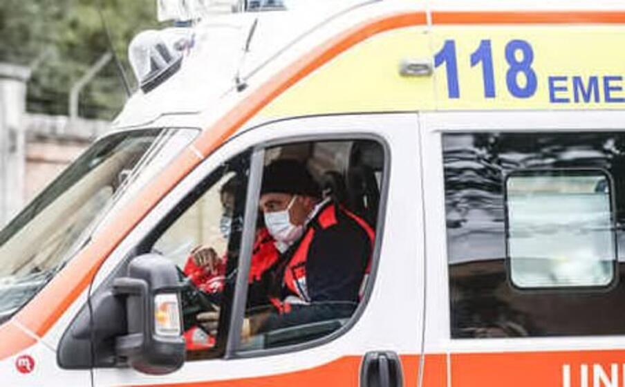 Auto contro bici sulla provinciale, morto ciclista