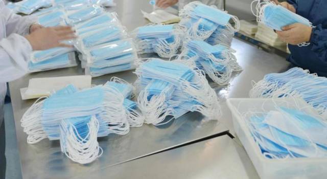 Coronavirus, i detenuti del carcere di Massa produrranno 5 mila mascherine al giorno