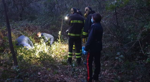 Cadavere in avanzato stato di decomposizione nel bosco: identificato, era il 72enne scomparso il 14 febbraio