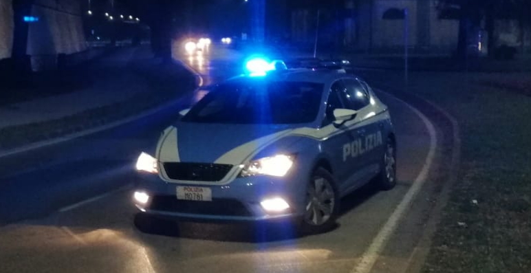 Rissa a Marina di Carrara, Fsp Polizia: “Che scempio quegli agenti totalmente abbandonati in un paese ipocrita. Le istituzioni prendano una posizione forte”