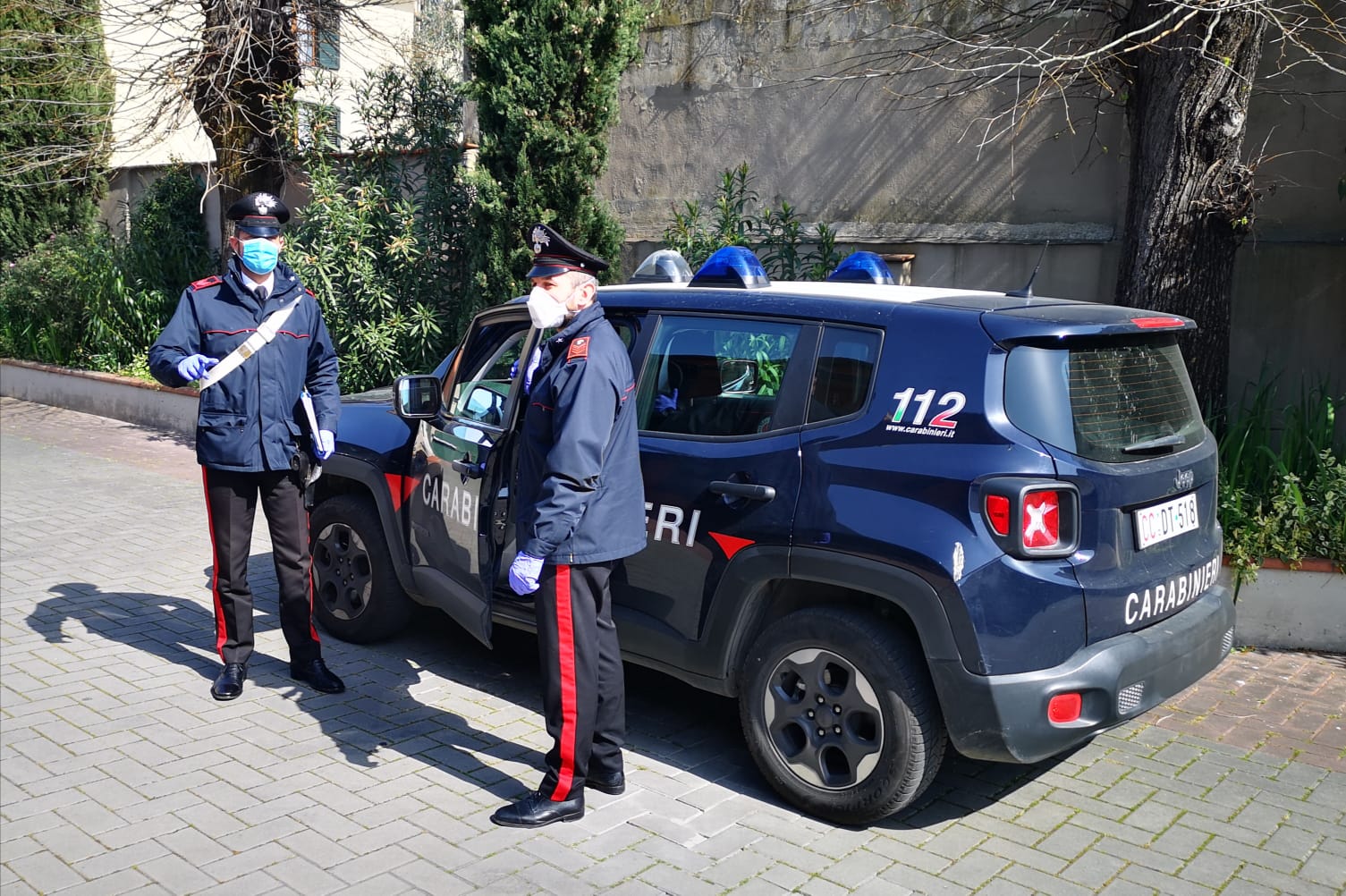 L’Arma in tempi di Coronavirus: i Carabinieri si improvvisano idraulici per aiutare una coppia di anziani