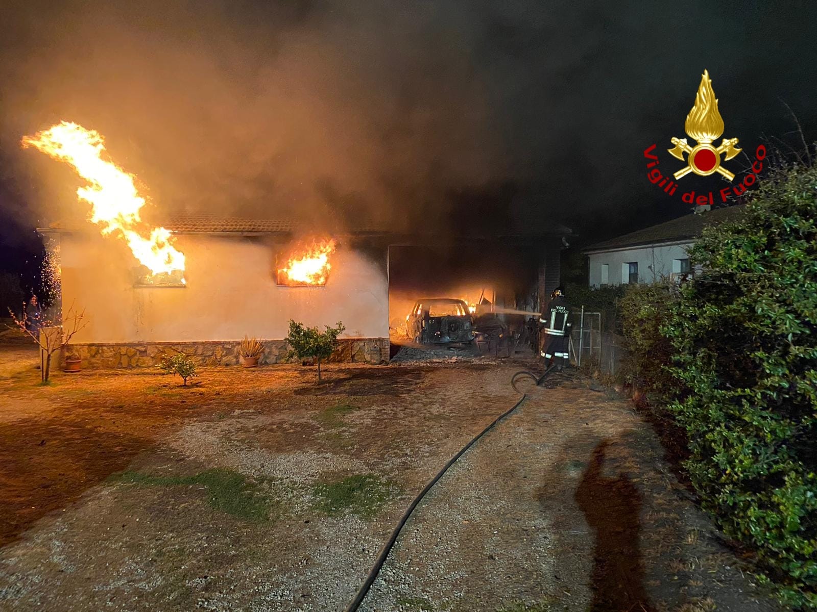 A fuoco due strutture nel grossetano durante la notte