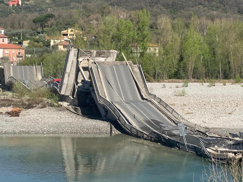 Ponte crollato, sopralluogo di Rossi e Fratoni: impegno Regione per ricostruzione celere