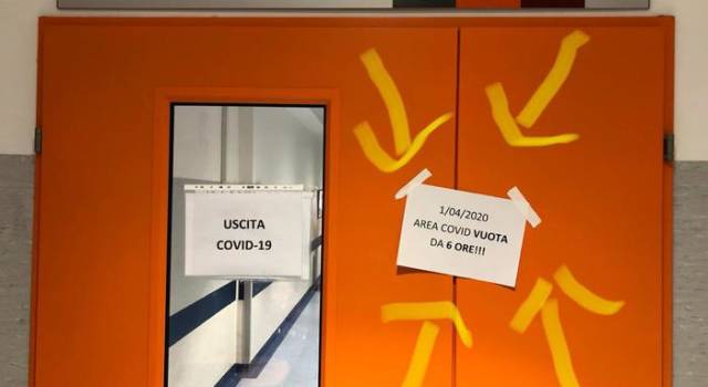 Area Covid vuota da 6 ore: il cartello al pronto soccorso di Cisanello