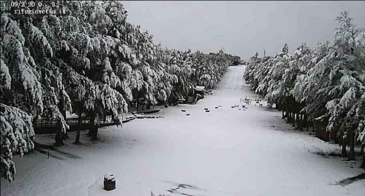 L’Amiata si risveglia imbiancato: prima neve in Toscana