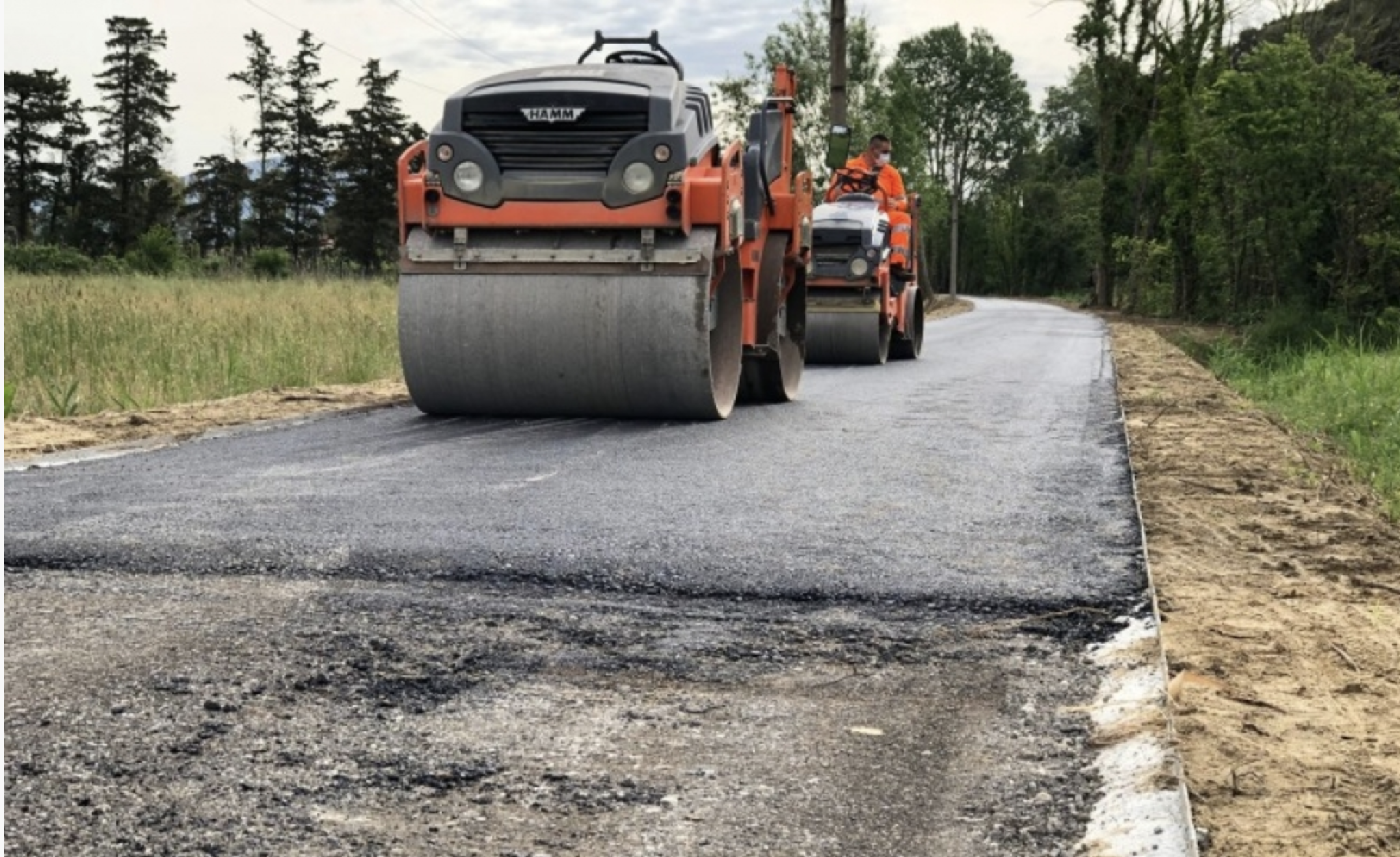 Ciclopista del Trammino, lavori per la stesura dell’asfalto natura