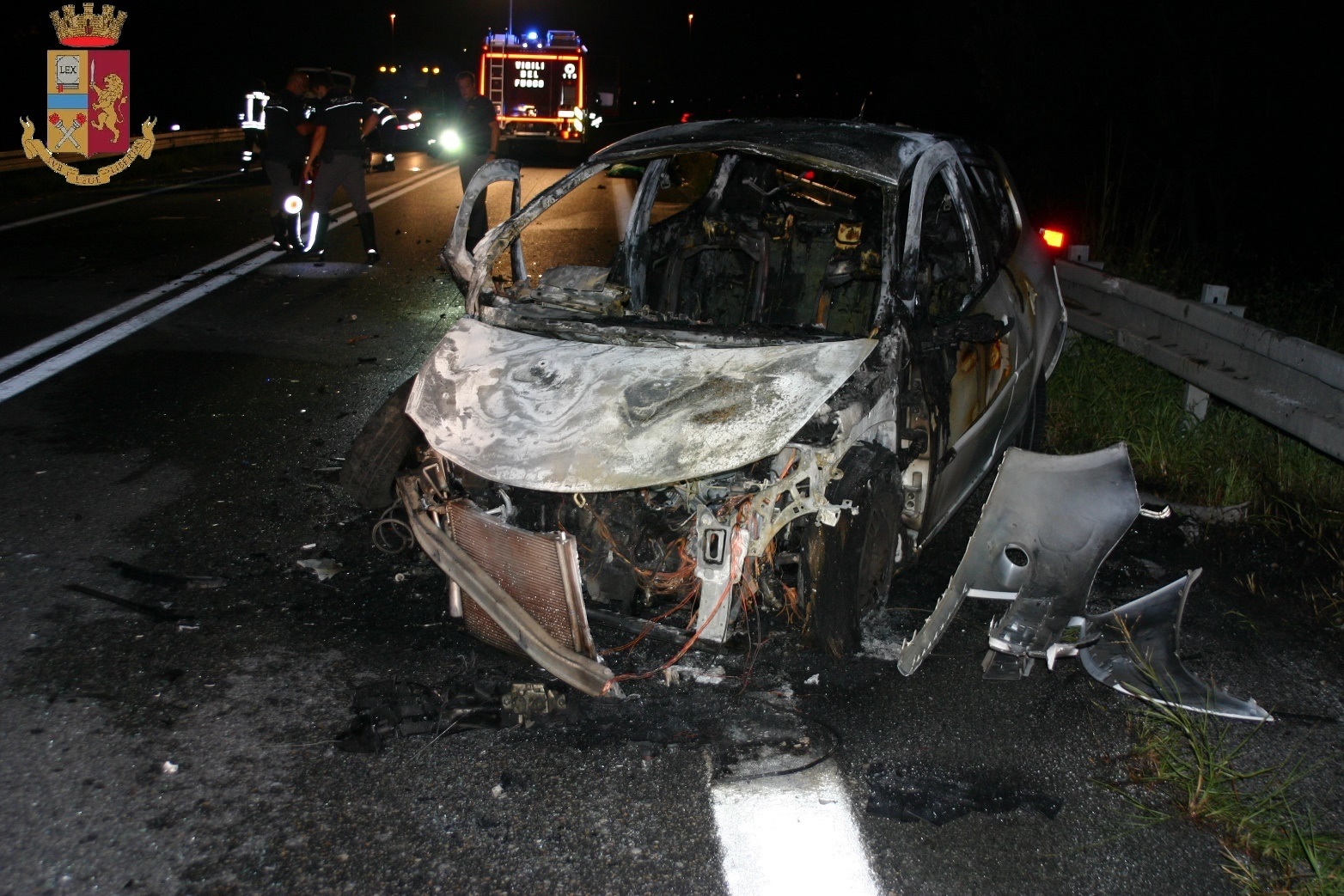 Scontro in A12, un’auto prende fuoco: morto un 26enne