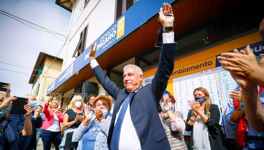 Comunali in Toscana, Del Ghingaro a Viareggio passa al primo turno, Arezzo e Cascina al ballottaggio