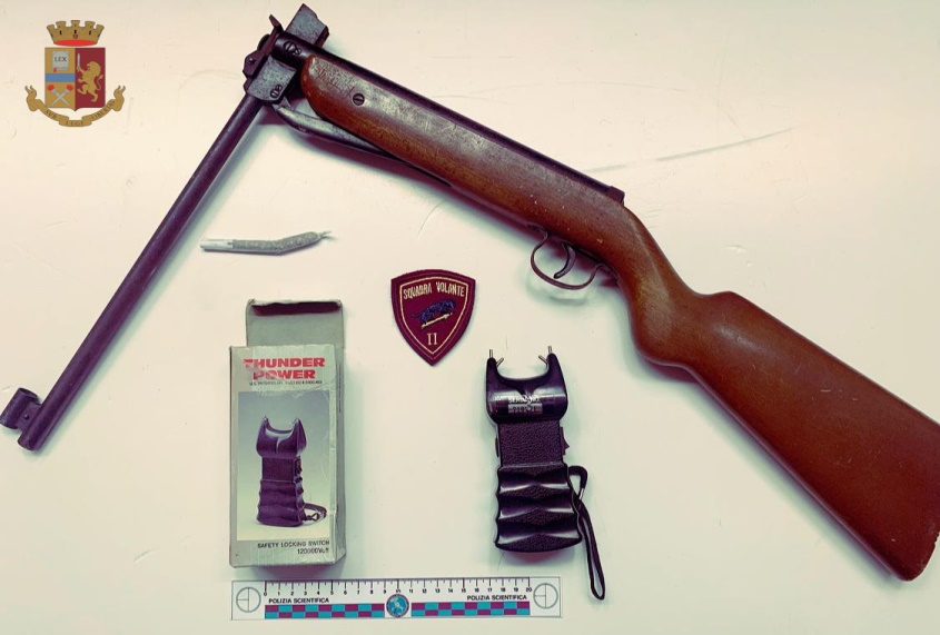 Armi e droga in un’abitazione di Massa: 40enne denunciato