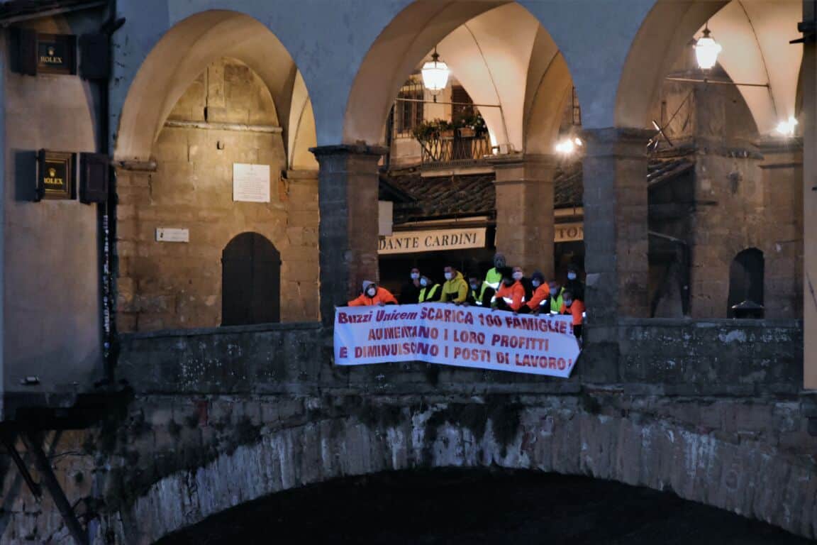 Cementificio Testi (Chianti), a rischio chiusura, via al presidio permanente. Oggi striscioni nelle piazze di Firenze