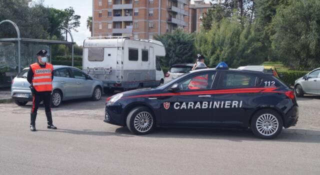 Spaccia in pieno centro, 26enne arrestato