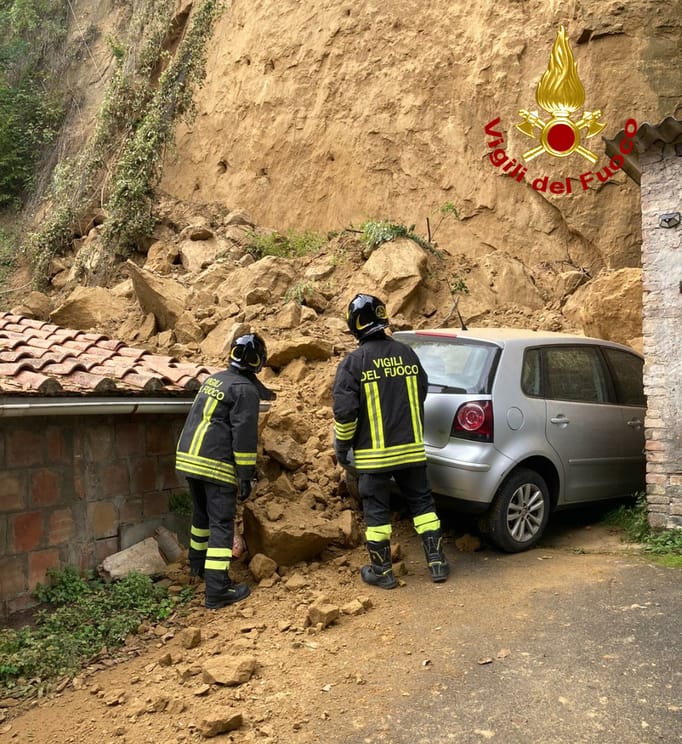 Frana nel senese, 4 appartamenti evacuati