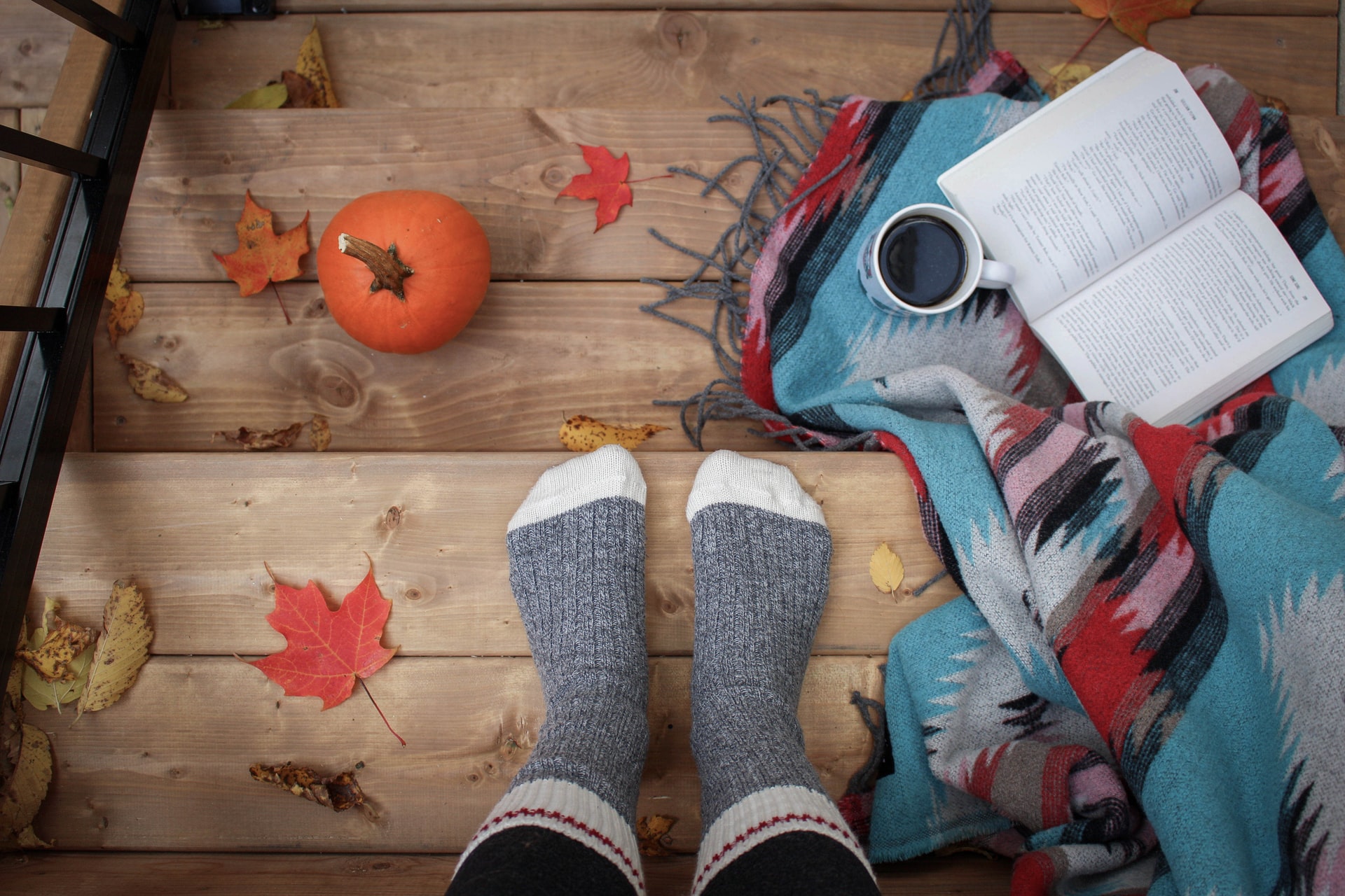 Autunno a casa: gli hobby per passare il tempo con l’arrivo del freddo!