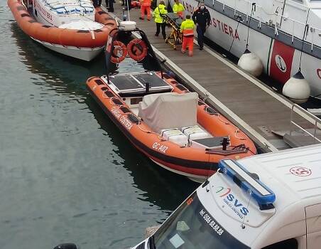 Livorno, affonda un peschereccio, salvati i due pescatori a bordo