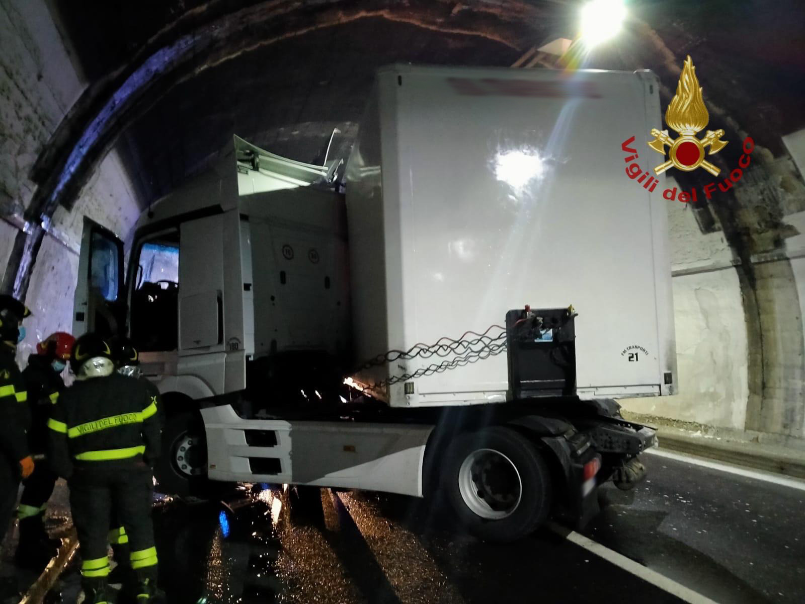 Incidente in autostrada per un autoarticolato