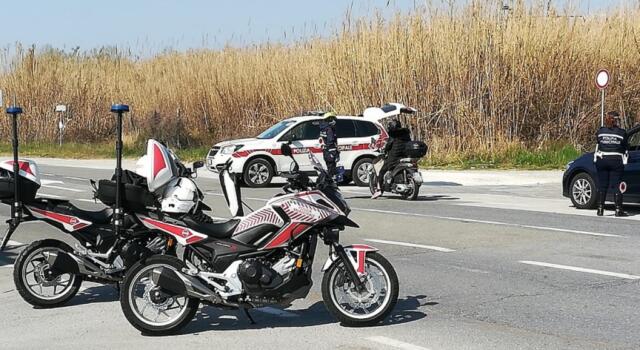 “Truffa dello specchietto”, Polizia Municipale di Pisa denuncia un uomo dopo il tentativo di simulare il danno all’auto in superstrada