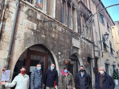 Gli studenti dell’Einaudi Fiorillo svelano al Sindaco la “Carrara segreta”