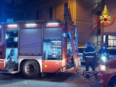 Incendio magazzino, non ci sono persone coinvolte