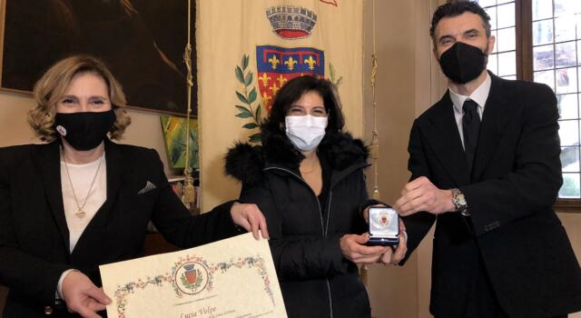 Prato, &#8220;Gigliato d&#8217;Oro&#8221; al prefetto uscente Lucia Volpe